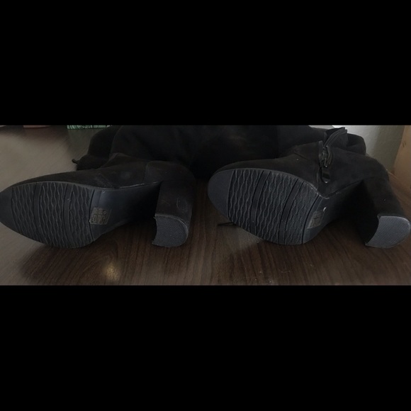 Thigh high black suede women’s boot - Picture 6 of 10